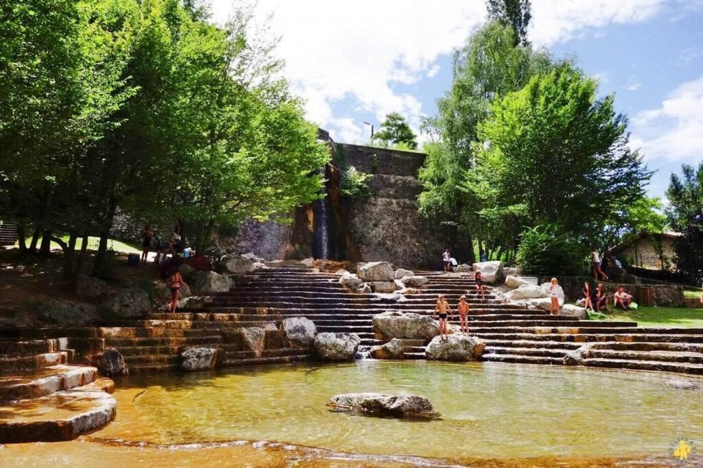 Maison Suspendue Avec Jacuzzi Privatif Pont-en-Royans Extérieur photo