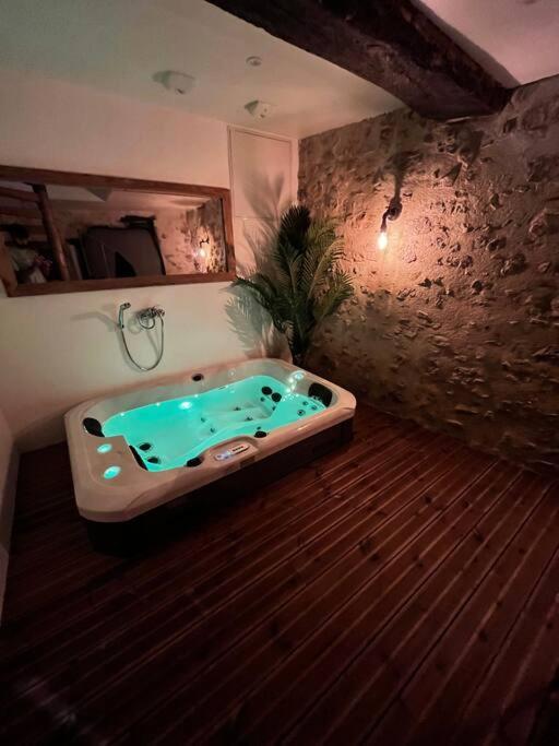 Maison Suspendue Avec Jacuzzi Privatif Pont-en-Royans Extérieur photo
