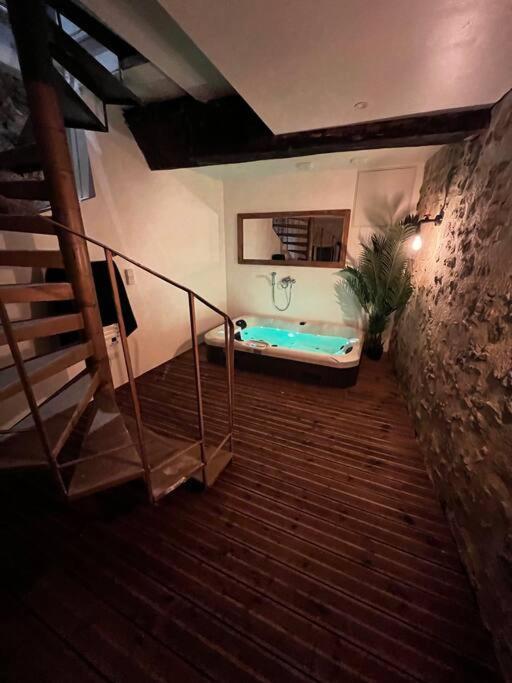 Maison Suspendue Avec Jacuzzi Privatif Pont-en-Royans Extérieur photo